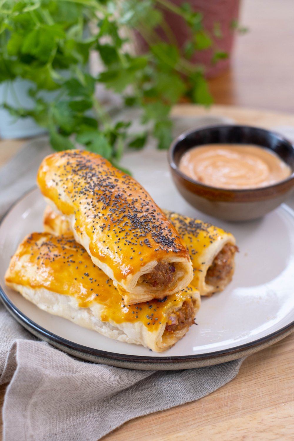 Worstenbroodjes met lamsgehakt en harissa