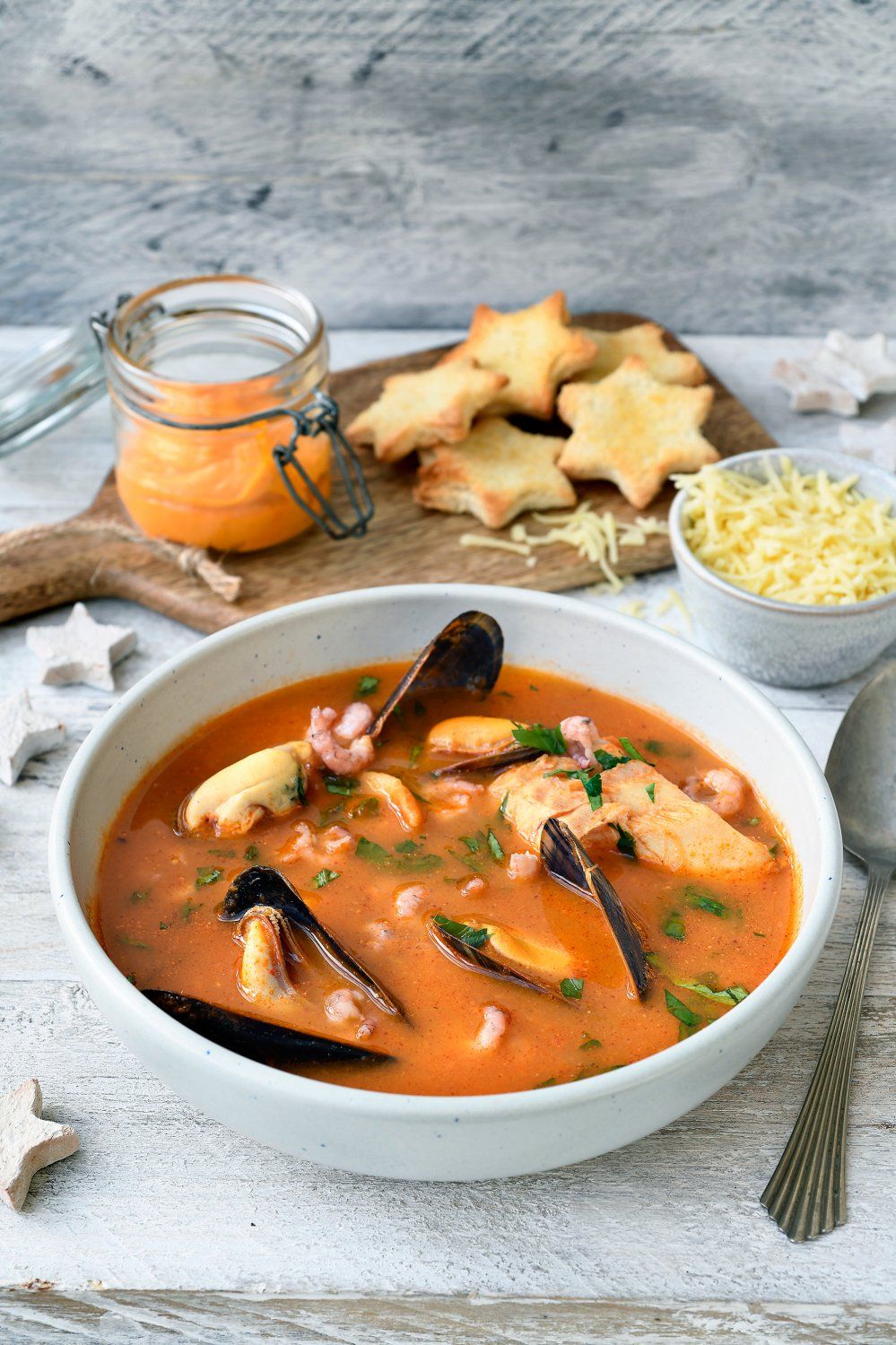 Bouillabaisse met garnalenmayo en sterrentoastjes