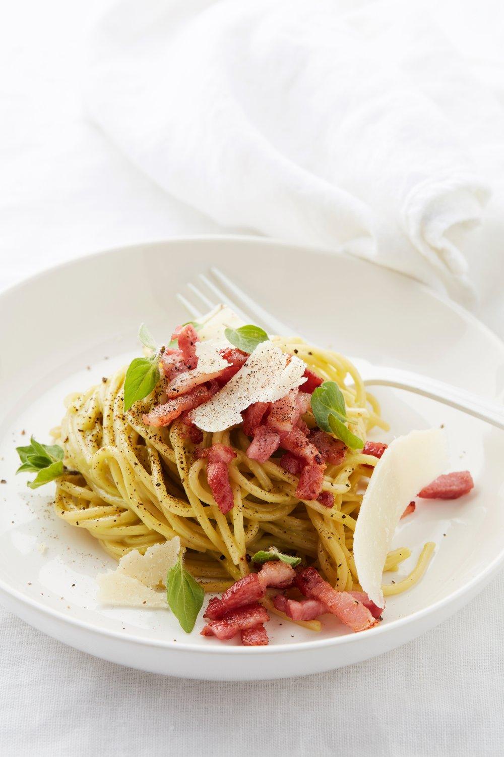 Spaghetti carbonara met avocado - Recepten - njam!