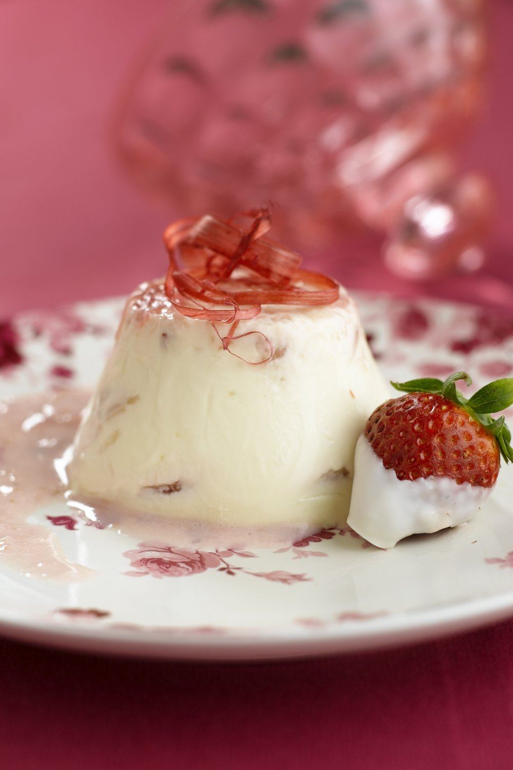 Panna cotta met rabarber en aardbeien