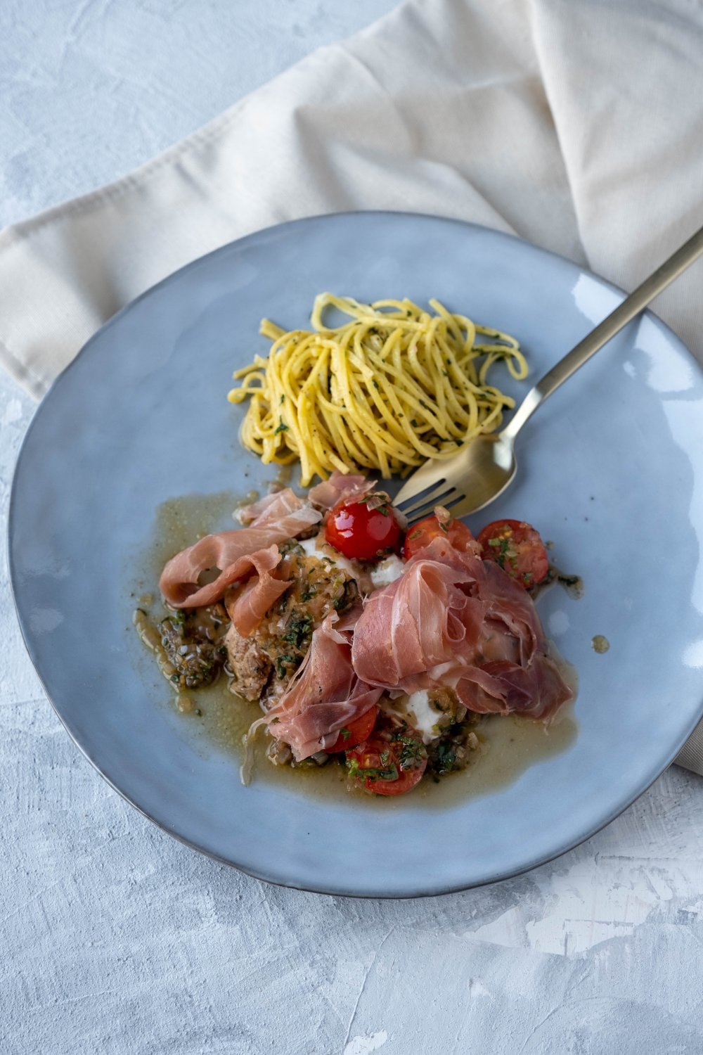Kalfsvlees met parmaham en pasta