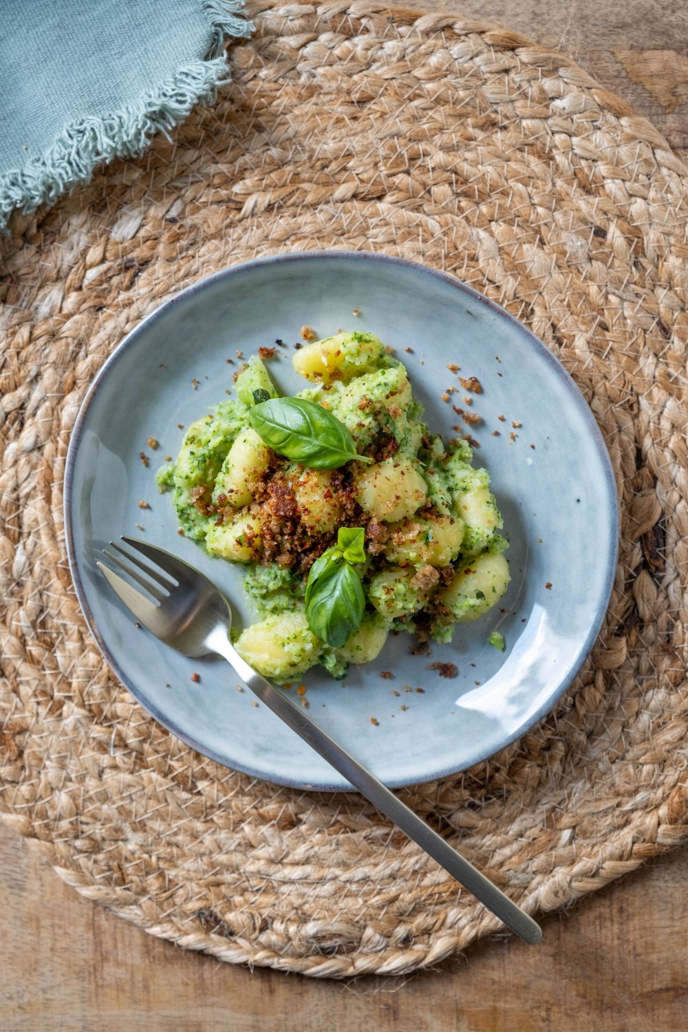Gnocchi met broccolisaus en ansjovisbroodkruim Recepten njam!