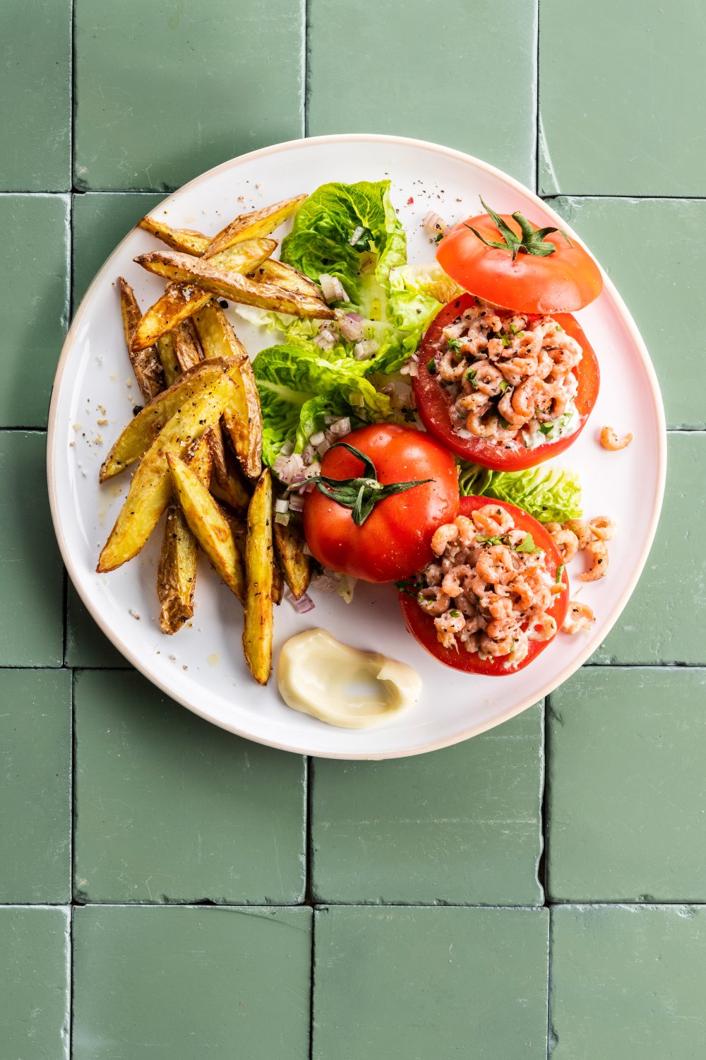 Tomate crevette met grijze garnalen en ovenfrietjes