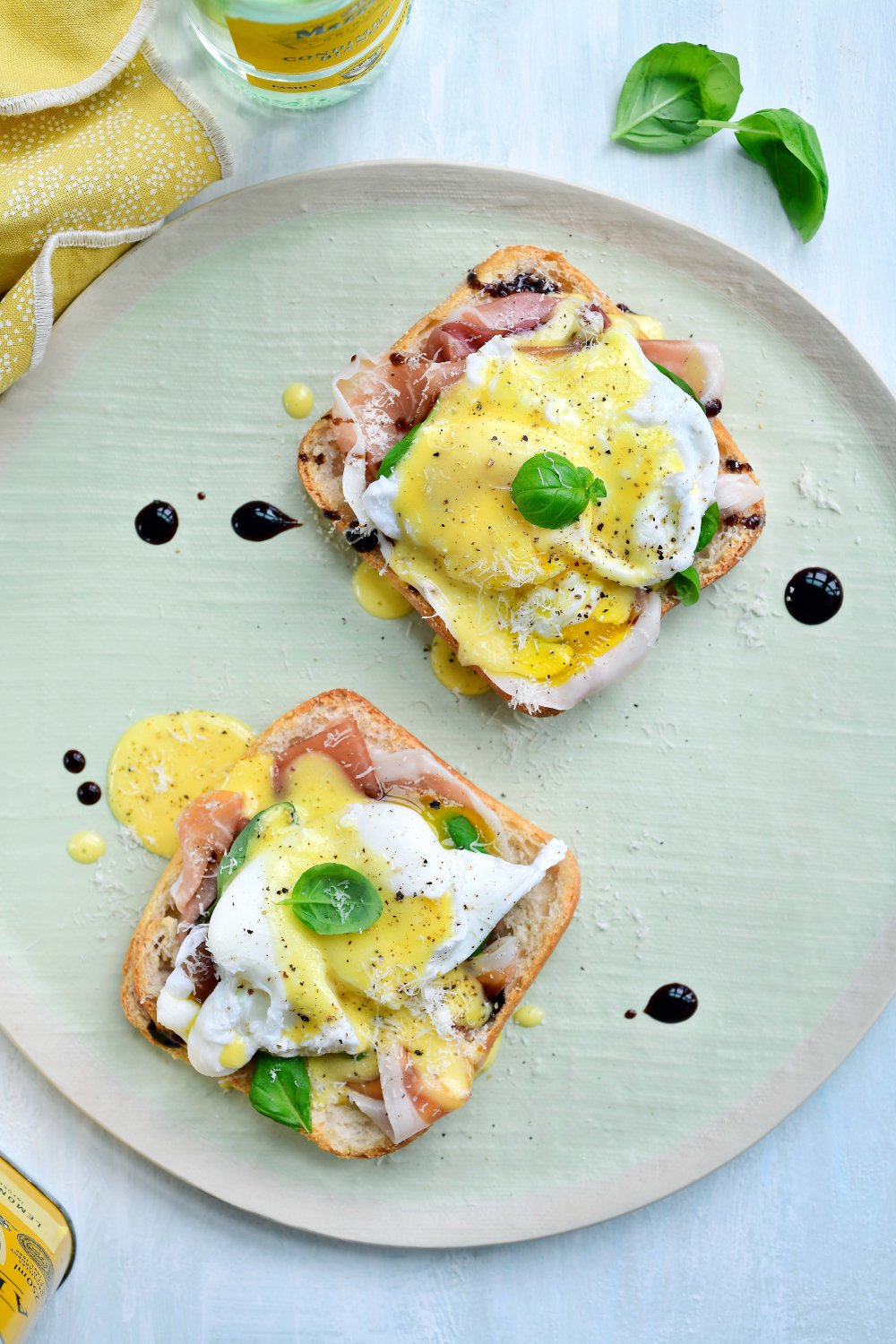 Eggs benedict - Italian style