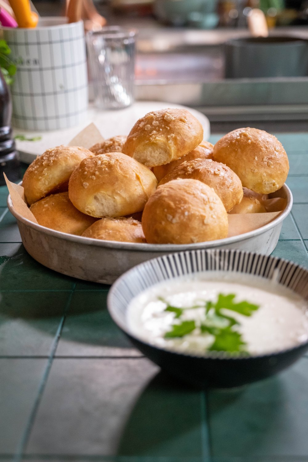 Potato rolls met fluffy aioli