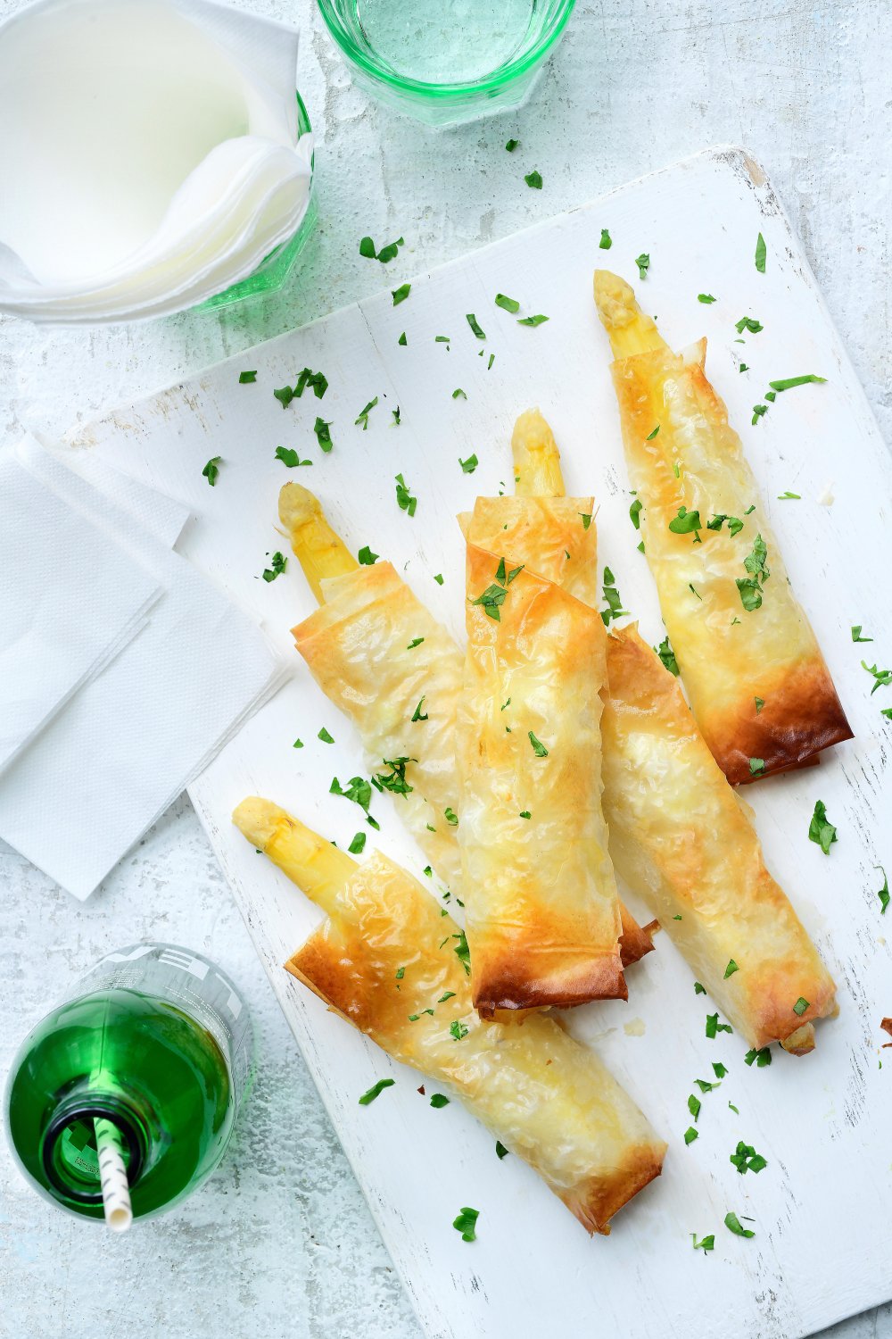 Filodeegrolletjes met feta en witte asperges