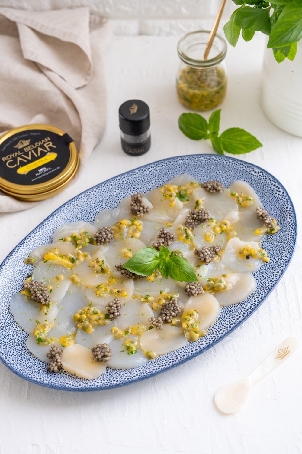 Carpaccio van coquilles met kaviaar