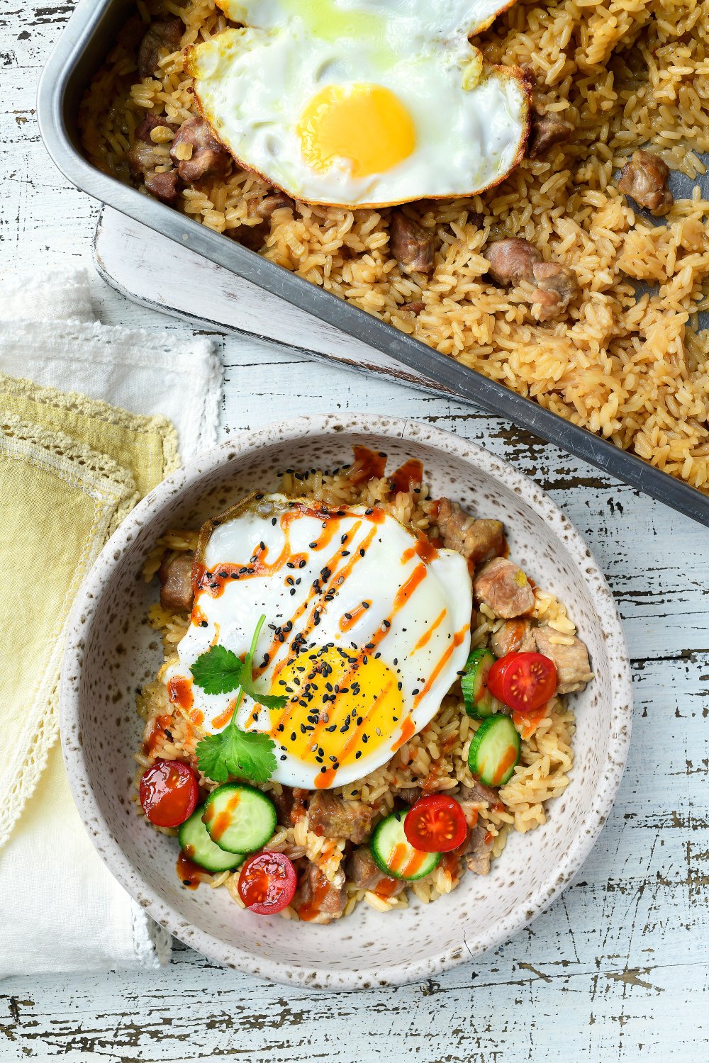 Nasi goreng traybake met varkensvlees