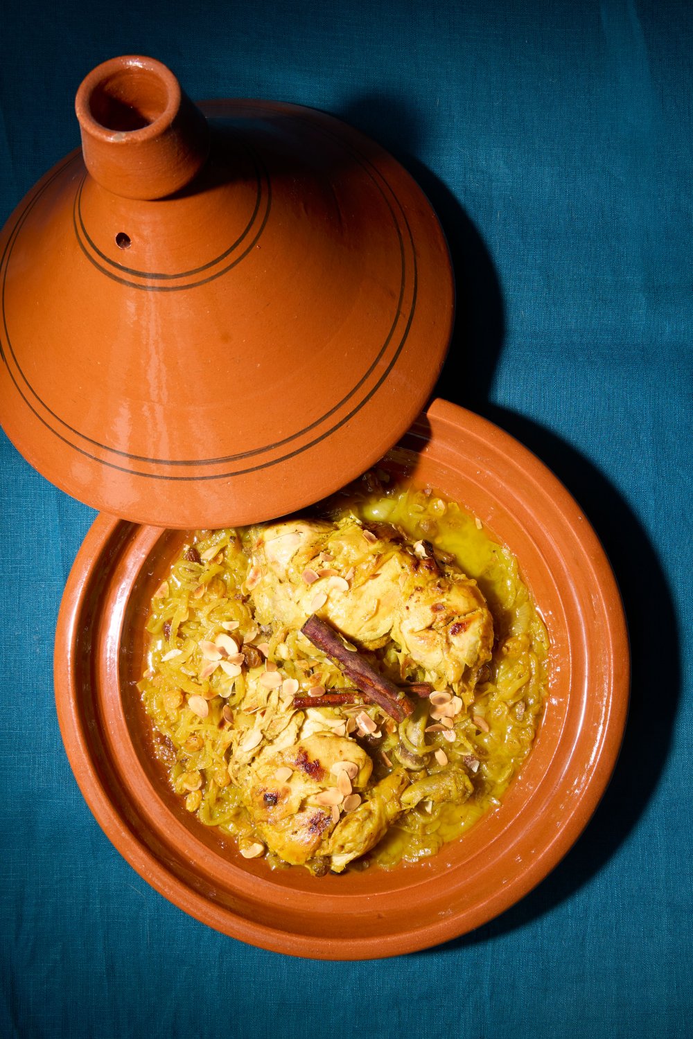 Tajine met kip, rozijnen en honing