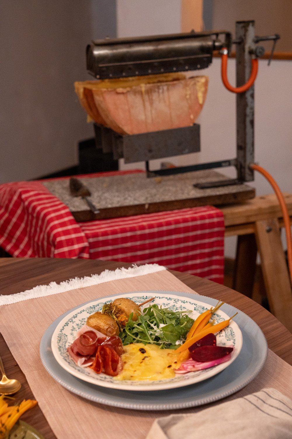 Raclette met side dishes