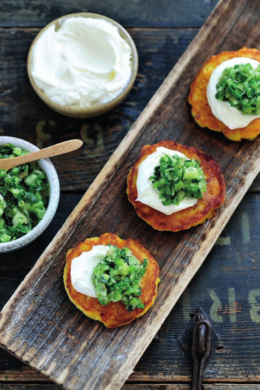 Maispannenkoekjes met frisse salsa verde