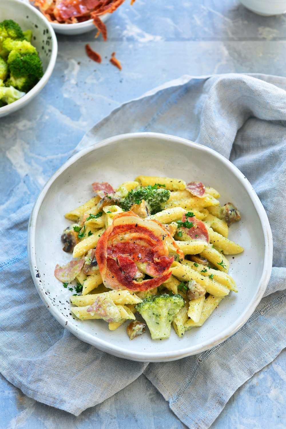 Pasta met romige broccolisaus, champignons en pancetta