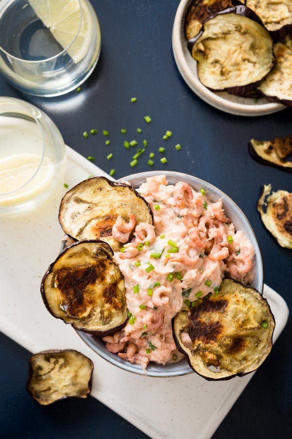 Garnaal-zalmtartaar met chips van aubergine