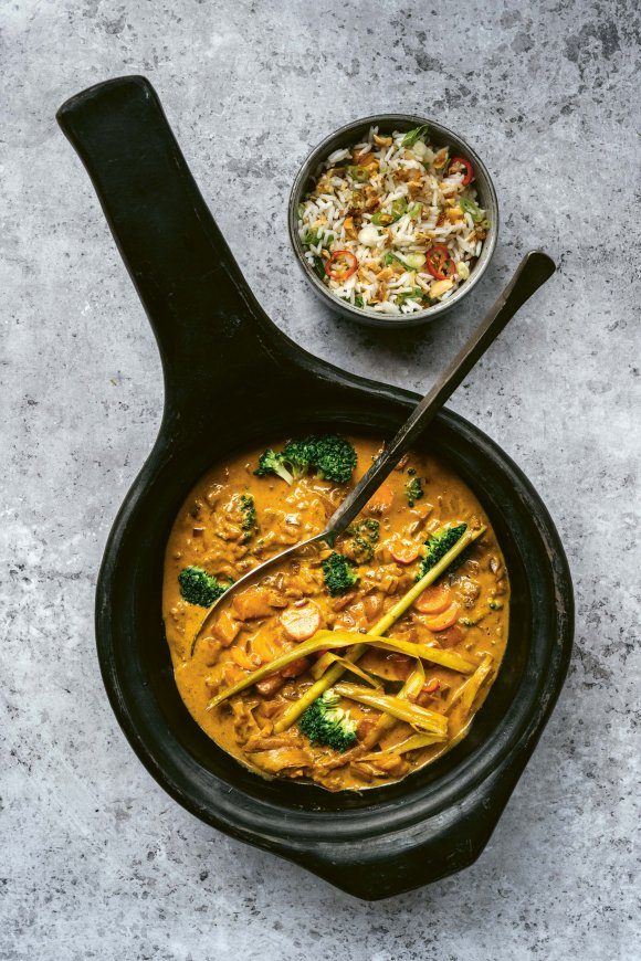 Groentecurry met gebakken rijst