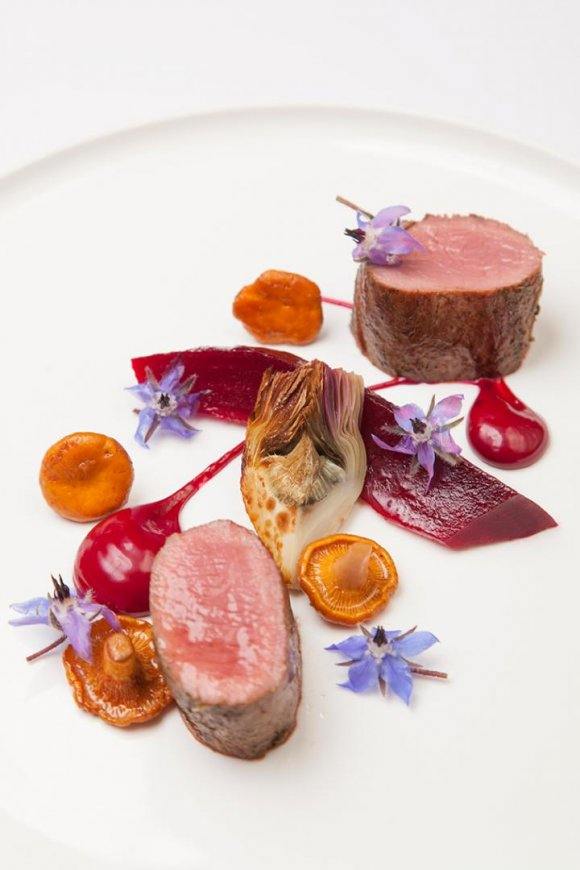 Herdwick-lam met bieten en girolle-champignons