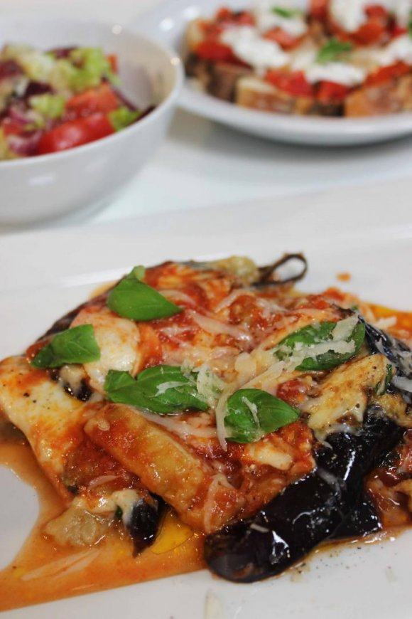 Lasagne van aubergine met Toscaanse salade