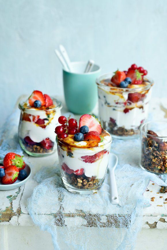 Yoghurt brûlée met fruit en granola