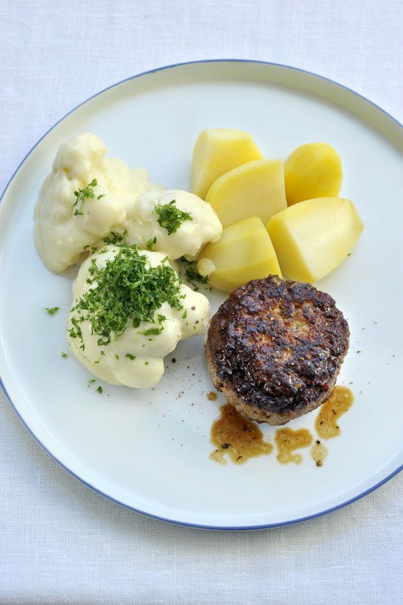 Hamburger met bloemkool in witte saus