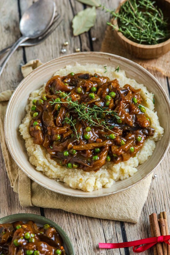 Vegan aubergine hachee met knolselderij puree