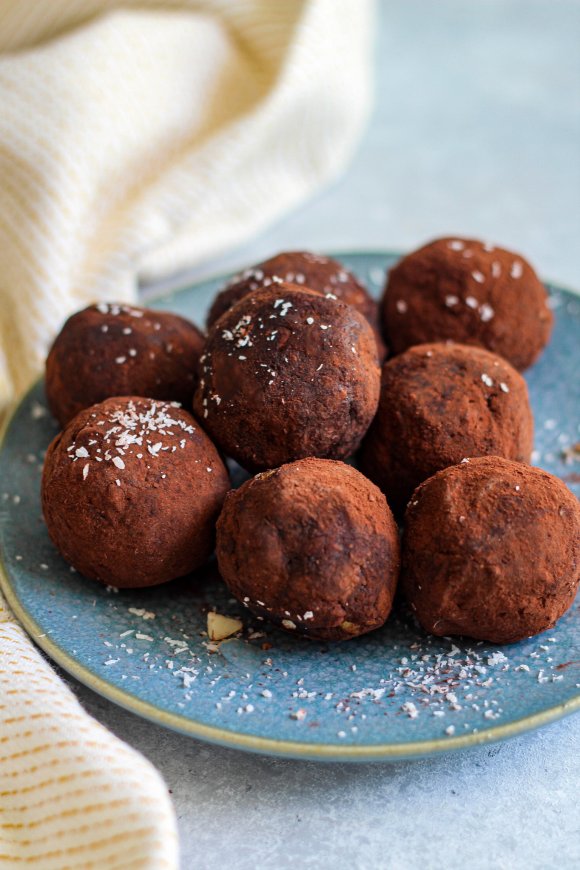 Vegan abrikozen-amandel truffels met cacao