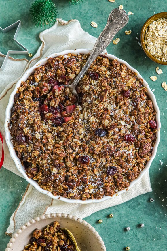 Vegan crumble met cranberry, appel en pruimen