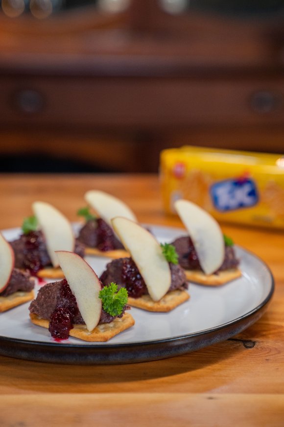 Toastjes met crème van zwarte pens