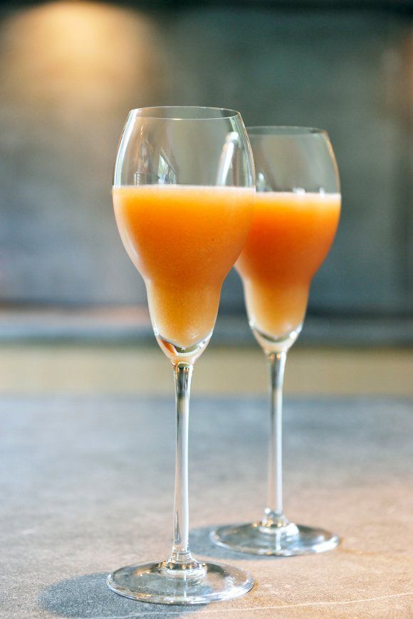 Elderflower bellini