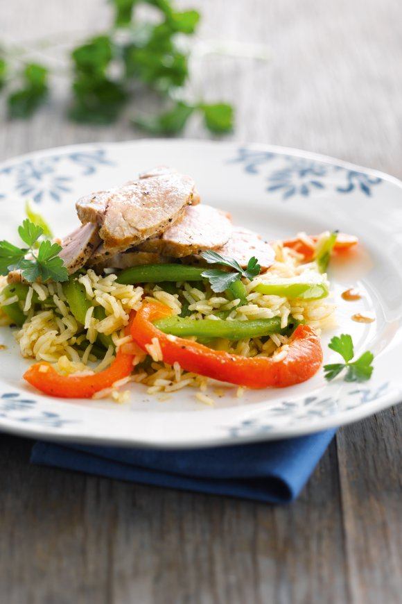 Rijstsalade met gebakken varkenshaasje