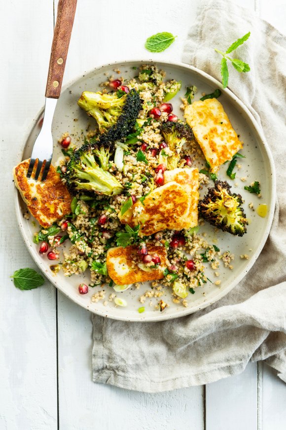 Kruidige tabouleh met halloumi en broccoli