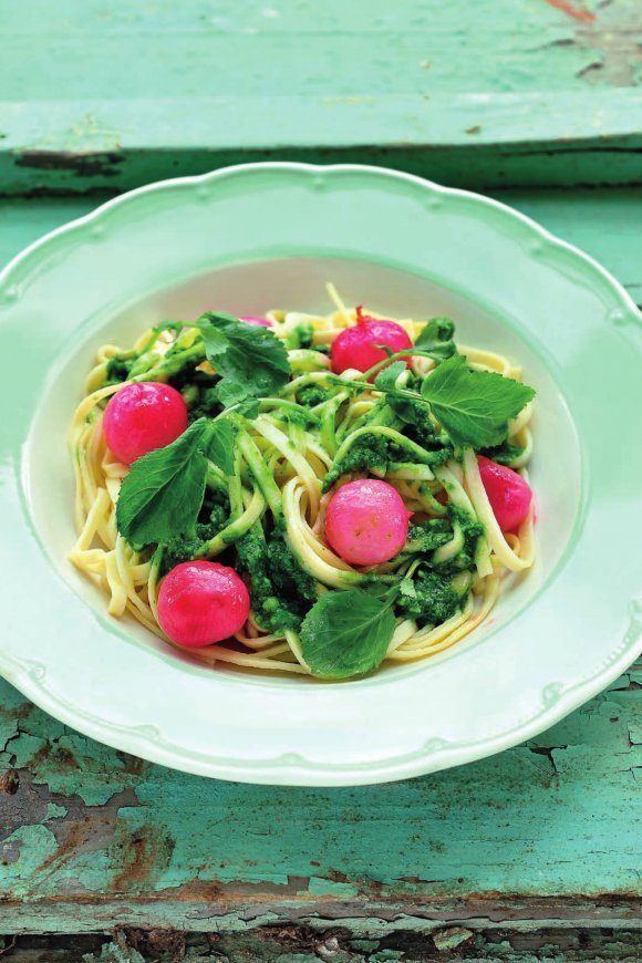 Tagliatelle met gekonfijte radijsjes en pesto van radijsloof