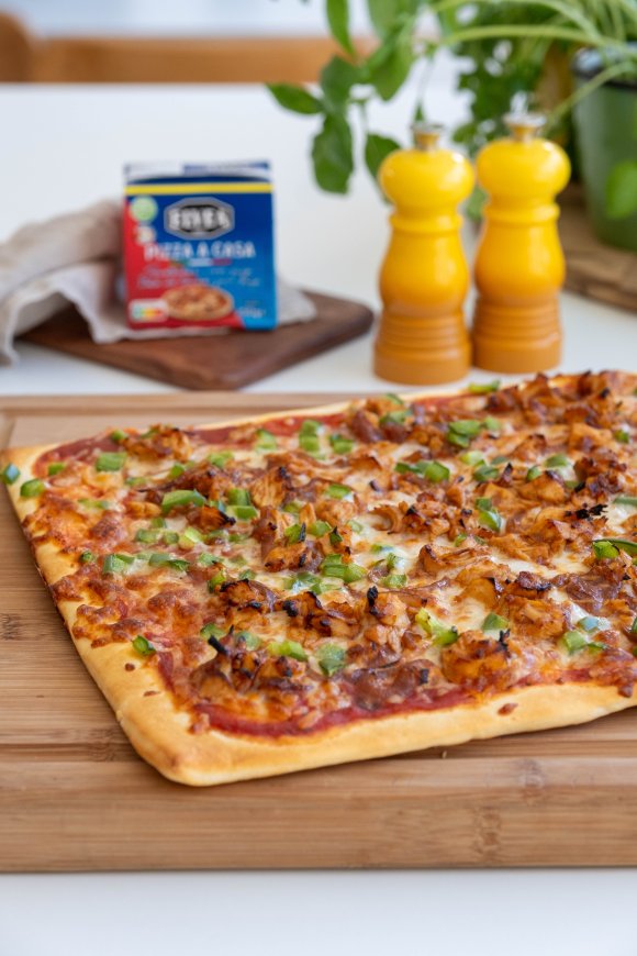 BBQ chicken pizza