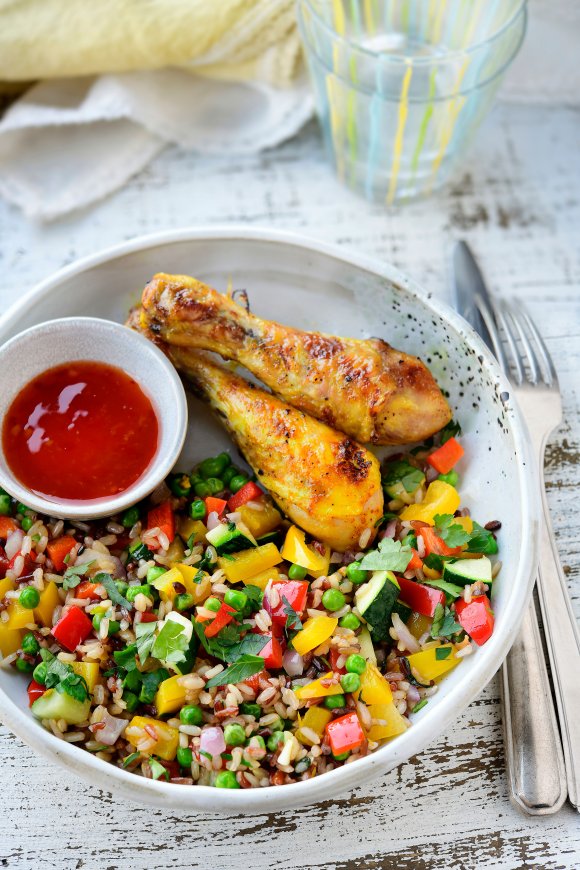 Gebakken rijst met sticky chili-kippenboutjes