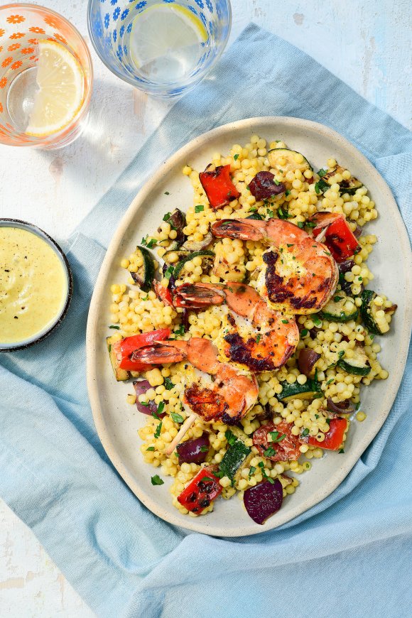 Parelcouscous met scampi-curry brochettes
