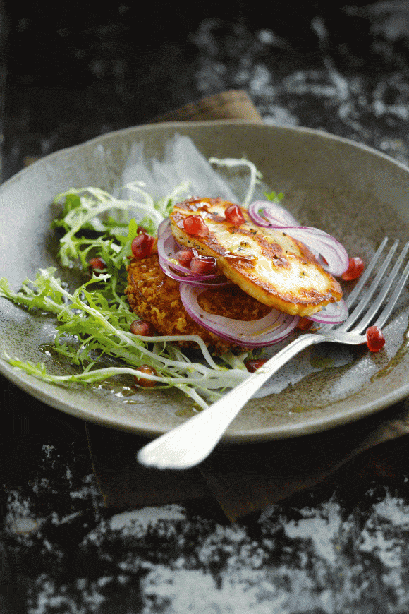 Gepaneerde knolselder met haloumi