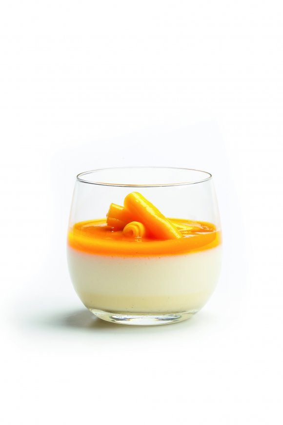 Panna cotta met mangocoulis