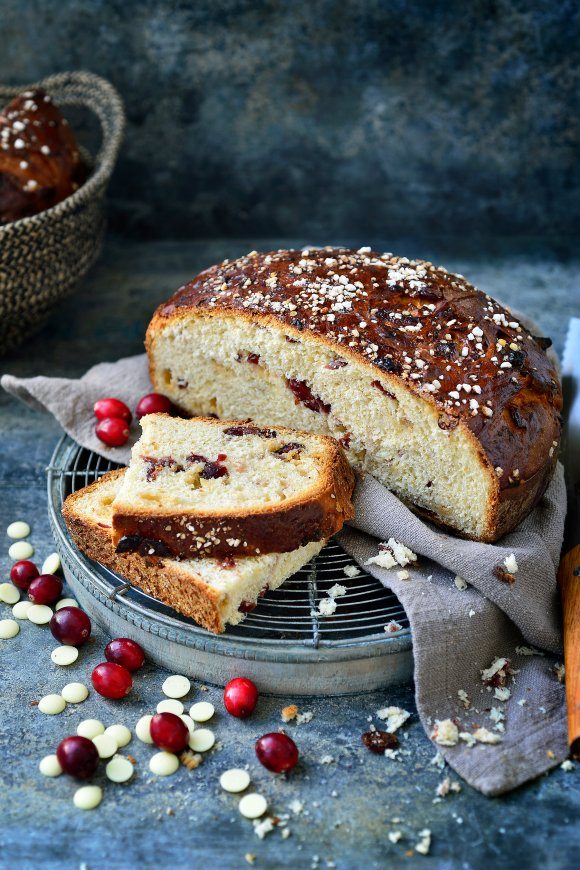 Veenbessenbrood met witte chocolade