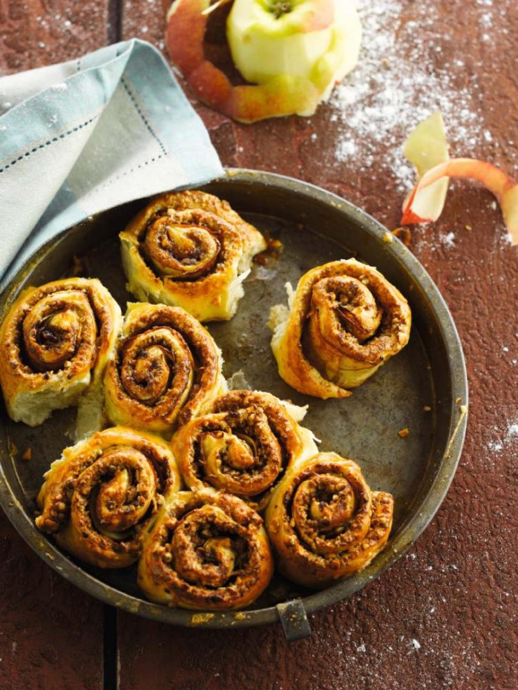 Kaneelbroodjes met appel en pecannoten