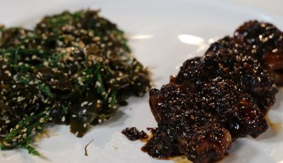 Gelakte paling met zeewiersalade